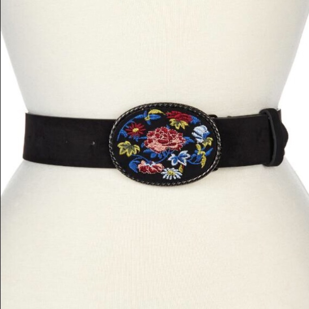 Steve Madden Boho Floral Embroidered Plaque Belt